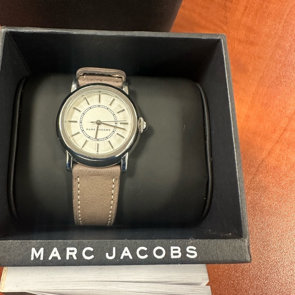 MARC JACOBS